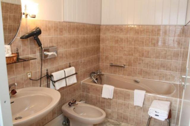 Aux Armes De France Hotel อัมเมอร์ชวีร์ ห้อง รูปภาพ