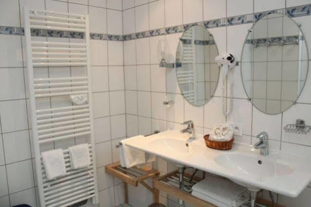 Aux Armes De France Hotel อัมเมอร์ชวีร์ ภายนอก รูปภาพ